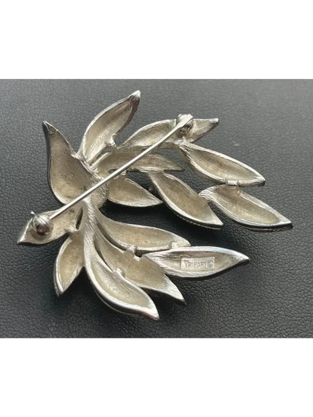 Vtg Crown Trifari Silver-Tone Textured Leaf Brooch Pin Statement Figural Jewelry